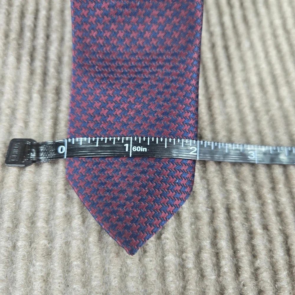 H&M Mens Slim Burgundy Navy Blue Houndstooth Pattern Necktie